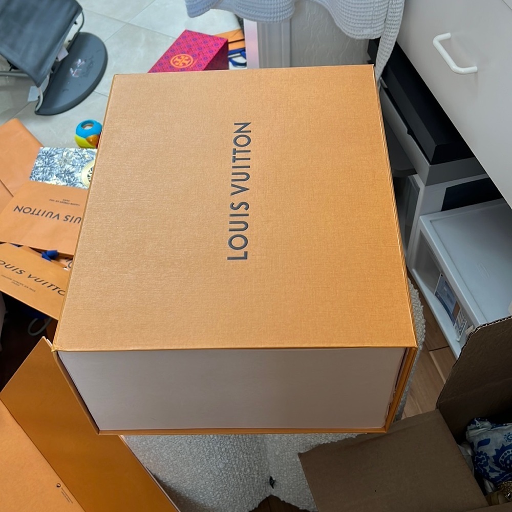 Louis Vuitton gift box - Picture 1 of 1